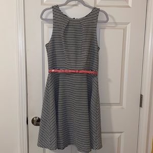 Elle women’s size 6 stripped belt dress